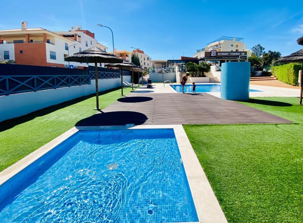 Appartamento Corcovada, Sunny And Bright T1 With Large Terrace, Albufeira Esterno foto